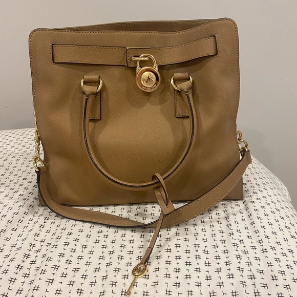 Michael kors crossbody